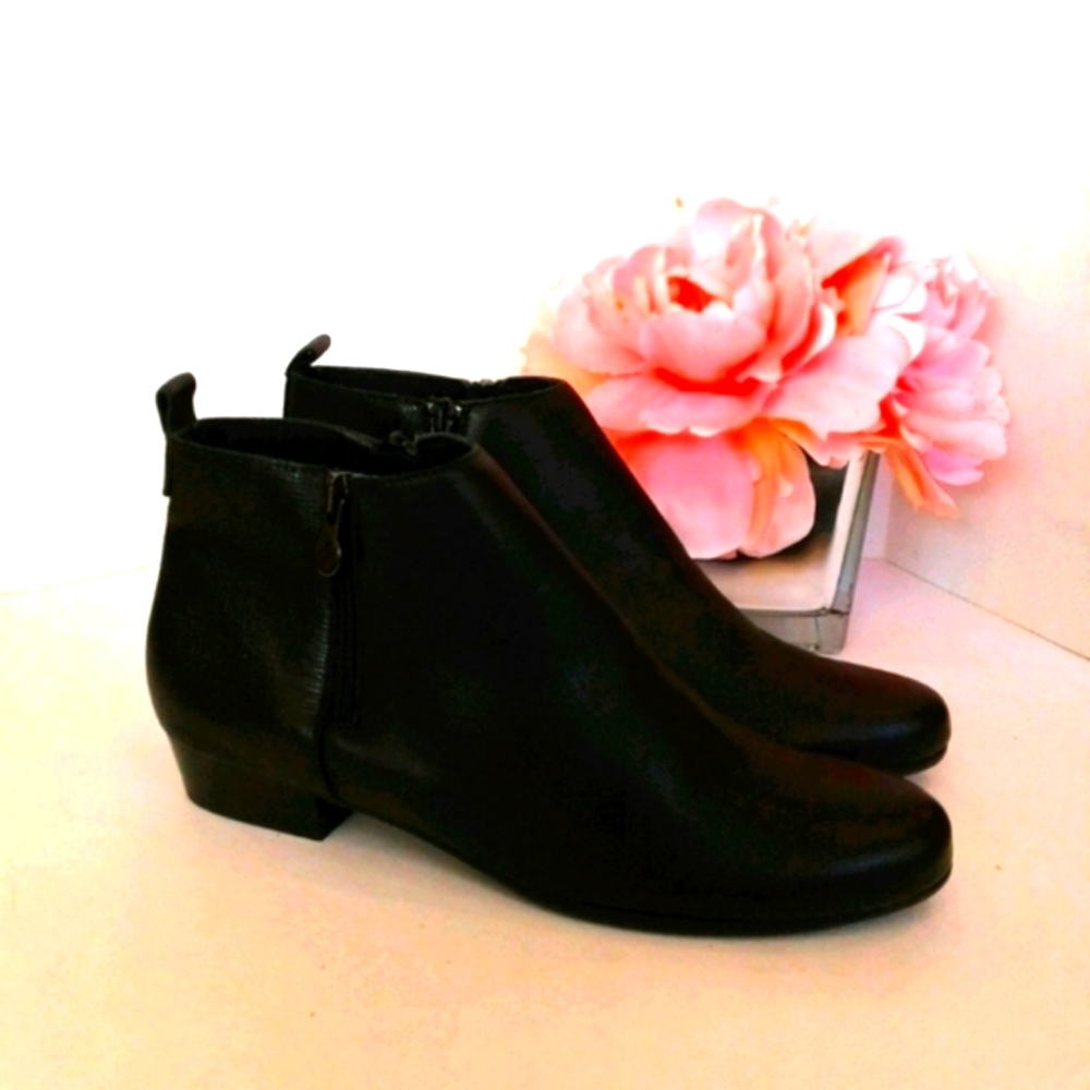 MUNRO black  genuine leather anckle boots
